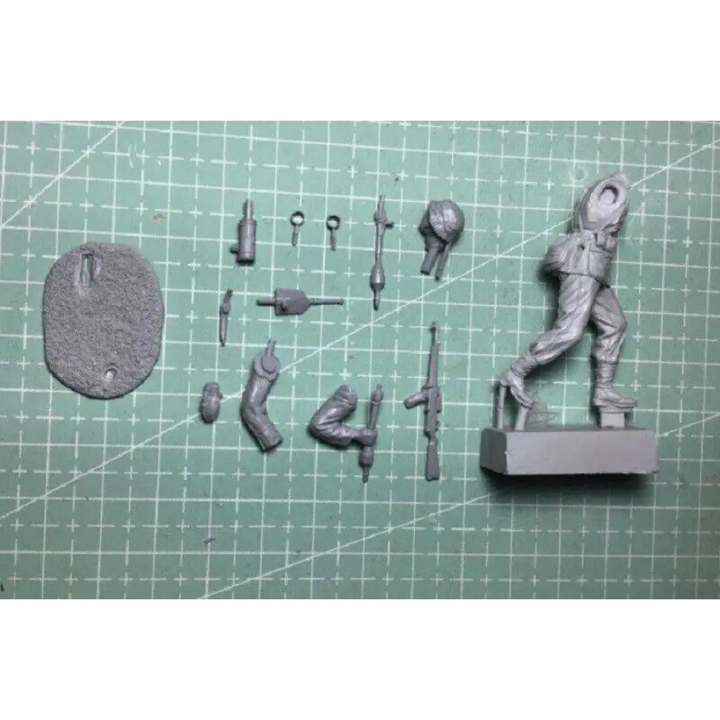 1/35 Resin Model Kit German Soldier Infantryman Rush WW2 Unpainted - Model-Fan-Store