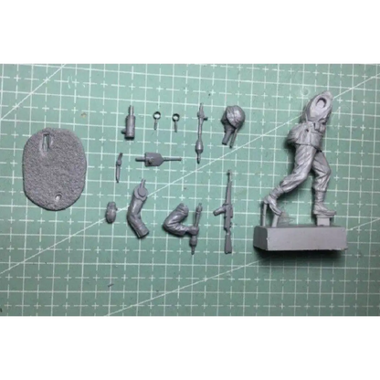 1/35 Resin Model Kit German Soldier Infantryman Rush WW2 Unpainted - Model-Fan-Store