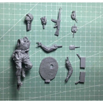 1/35 Resin Model Kit German Soldier Infantryman Rush WW2 Unpainted - Model-Fan-Store