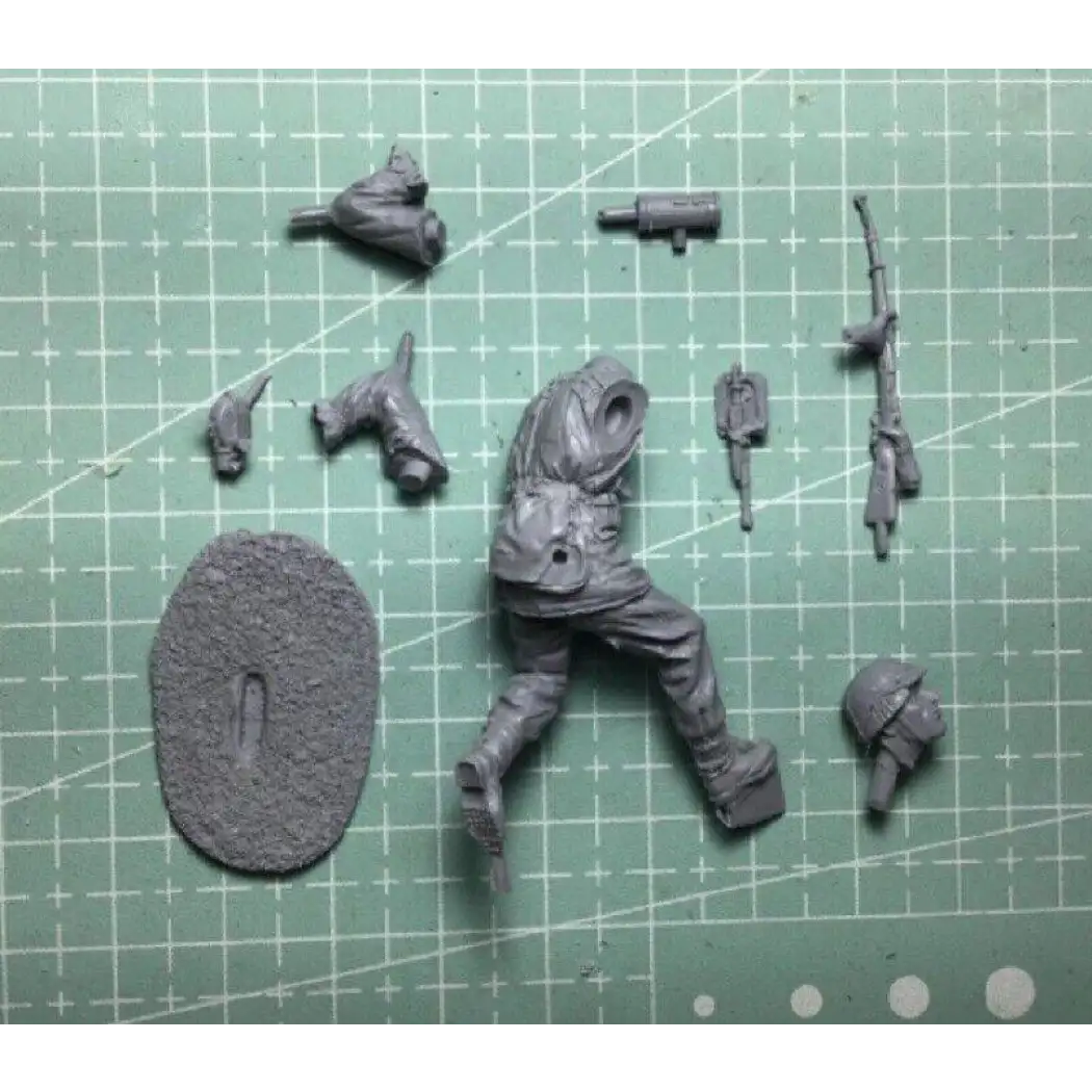 1/35 Resin Model Kit German Soldier Infantryman Rush WW2 Unpainted - Model-Fan-Store