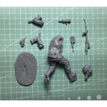 1/35 Resin Model Kit German Soldier Infantryman Rush WW2 Unpainted - Model-Fan-Store