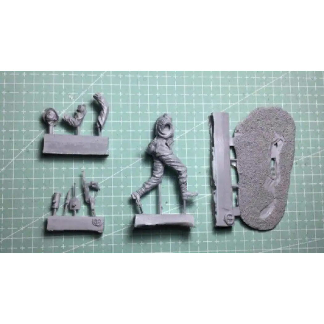 1/35 Resin Model Kit German Soldier Infantryman Shooting Position WW2 Unpainted - Model-Fan-Store