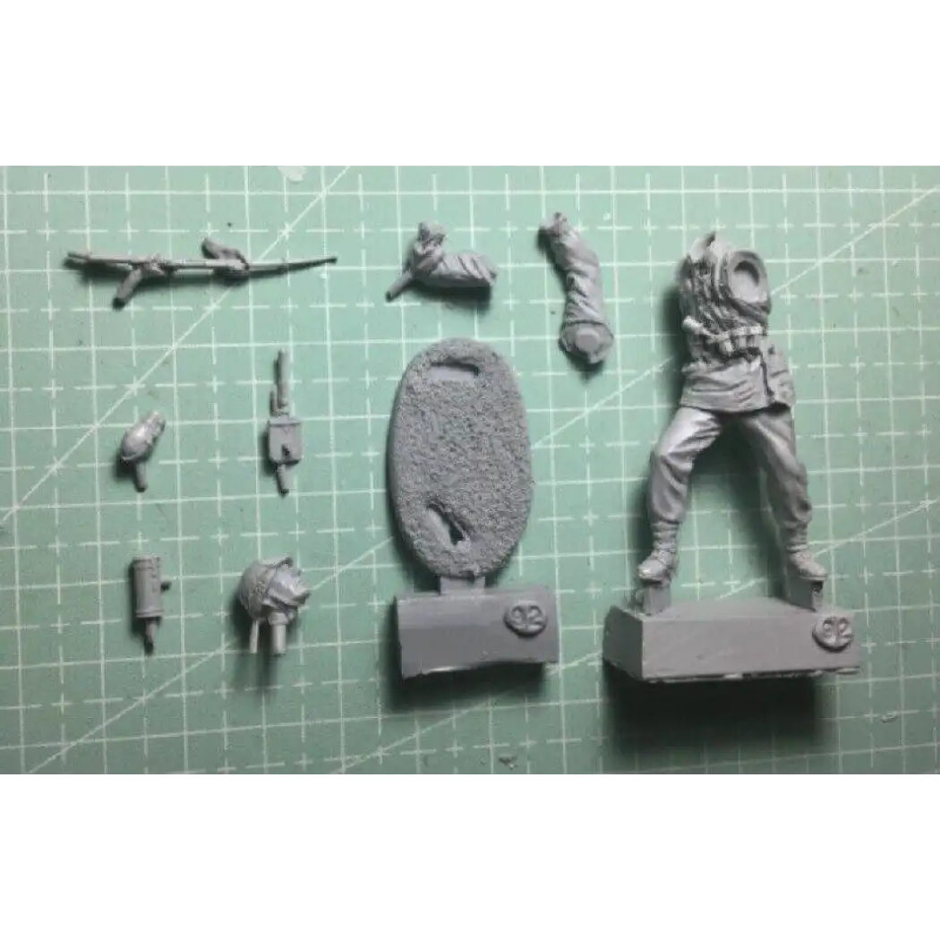 1/35 Resin Model Kit German Soldier Infantryman Shooting Position WW2 Unpainted - Model-Fan-Store