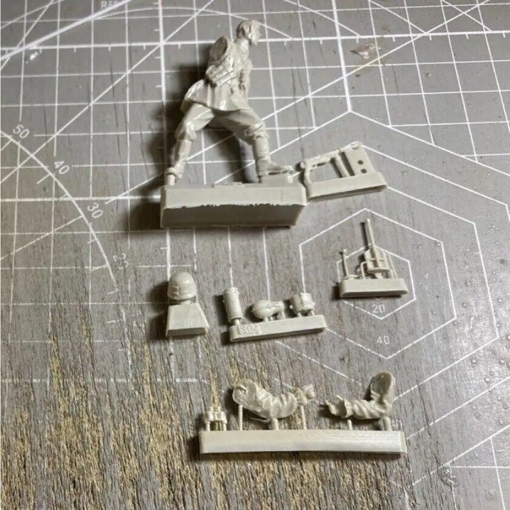 Unpainted Model Kit 1/35 Resin Model Kit German Soldier Infantryman Shoots WW2 Unpainted ...