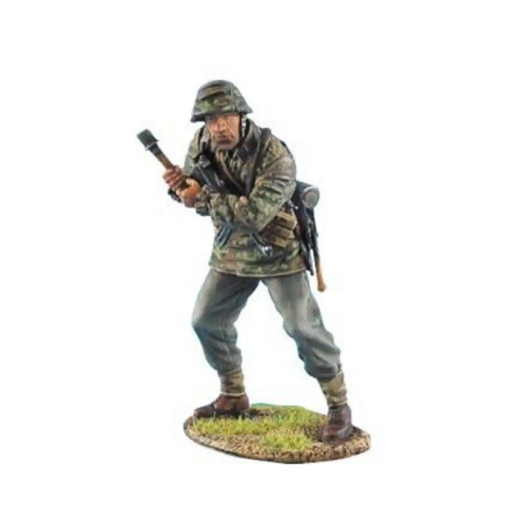 1/35 Resin Model Kit German Soldier Infantryman Throws a Grenade WW2 Unpainted - Model-Fan-Store