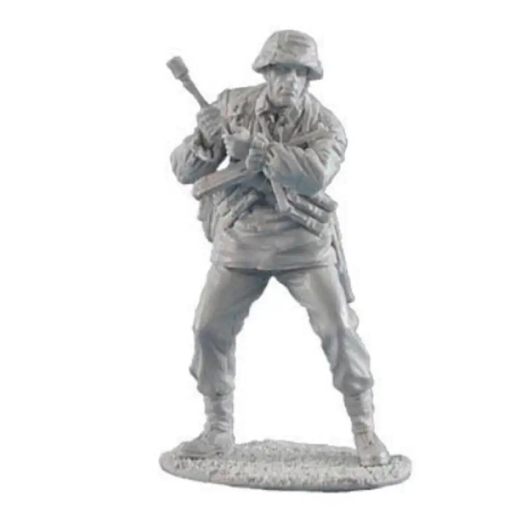 1/35 Resin Model Kit German Soldier Infantryman Throws a Grenade WW2 Unpainted - Model-Fan-Store