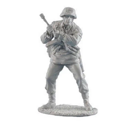 1/35 Resin Model Kit German Soldier Infantryman Throws a Grenade WW2 Unpainted - Model-Fan-Store