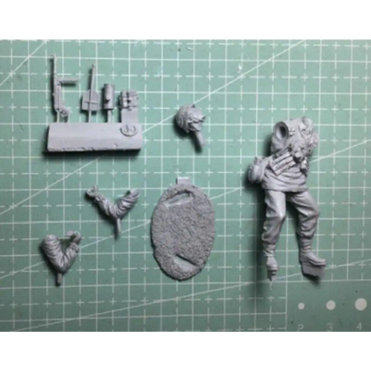 1/35 Resin Model Kit German Soldier Infantryman Throws a Grenade WW2 Unpainted - Model-Fan-Store