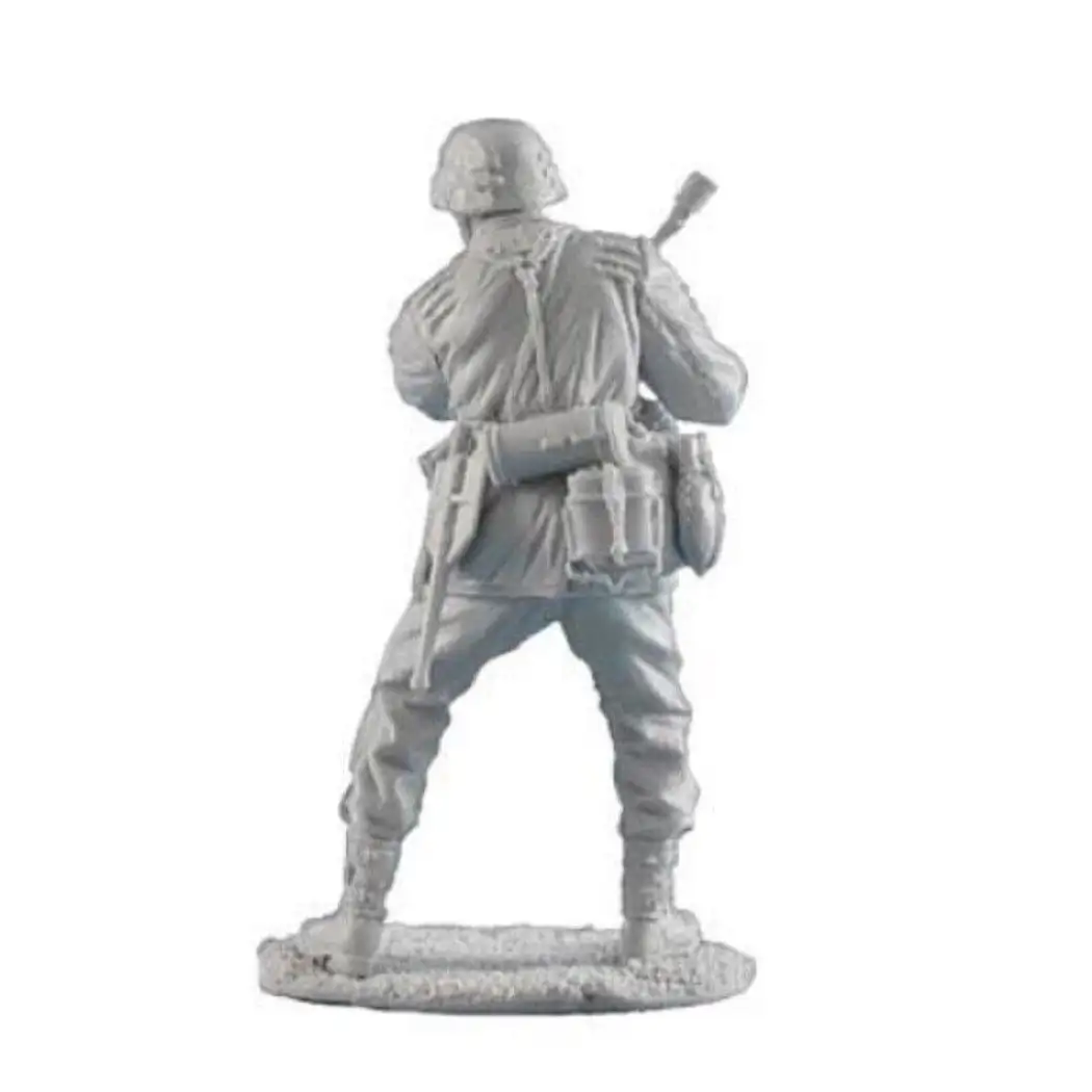 1/35 Resin Model Kit German Soldier Infantryman Throws a Grenade WW2 Unpainted - Model-Fan-Store