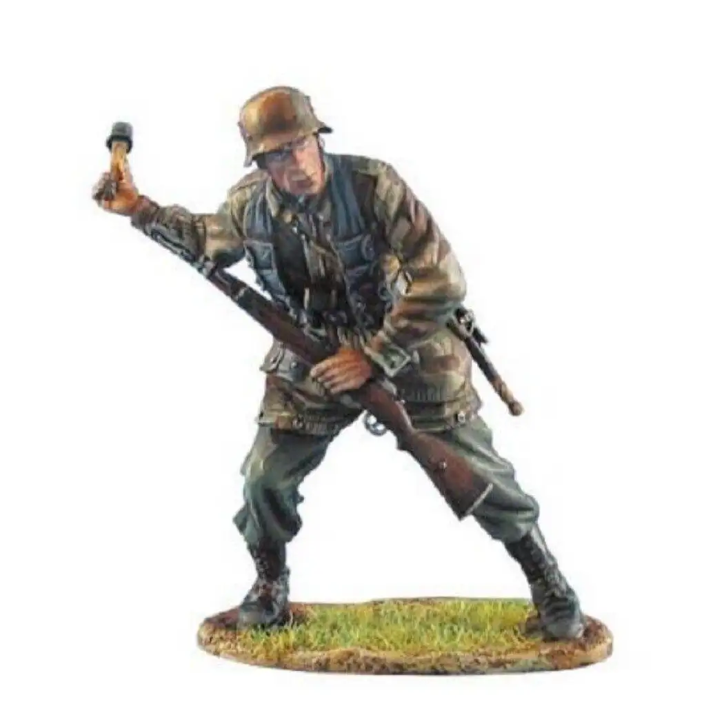 1/35 Resin Model Kit German Soldier Infantryman Throws Grenade WW2 Unp ...