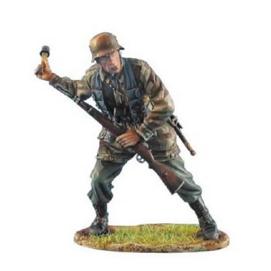 1/35 Resin Model Kit German Soldier Infantryman Throws a Grenade WW2 Unpainted - Model-Fan-Store