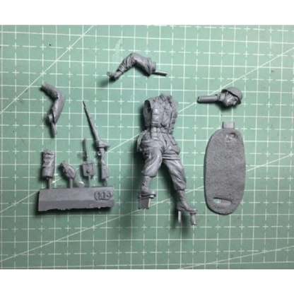 1/35 Resin Model Kit German Soldier Infantryman Throws a Grenade WW2 Unpainted - Model-Fan-Store