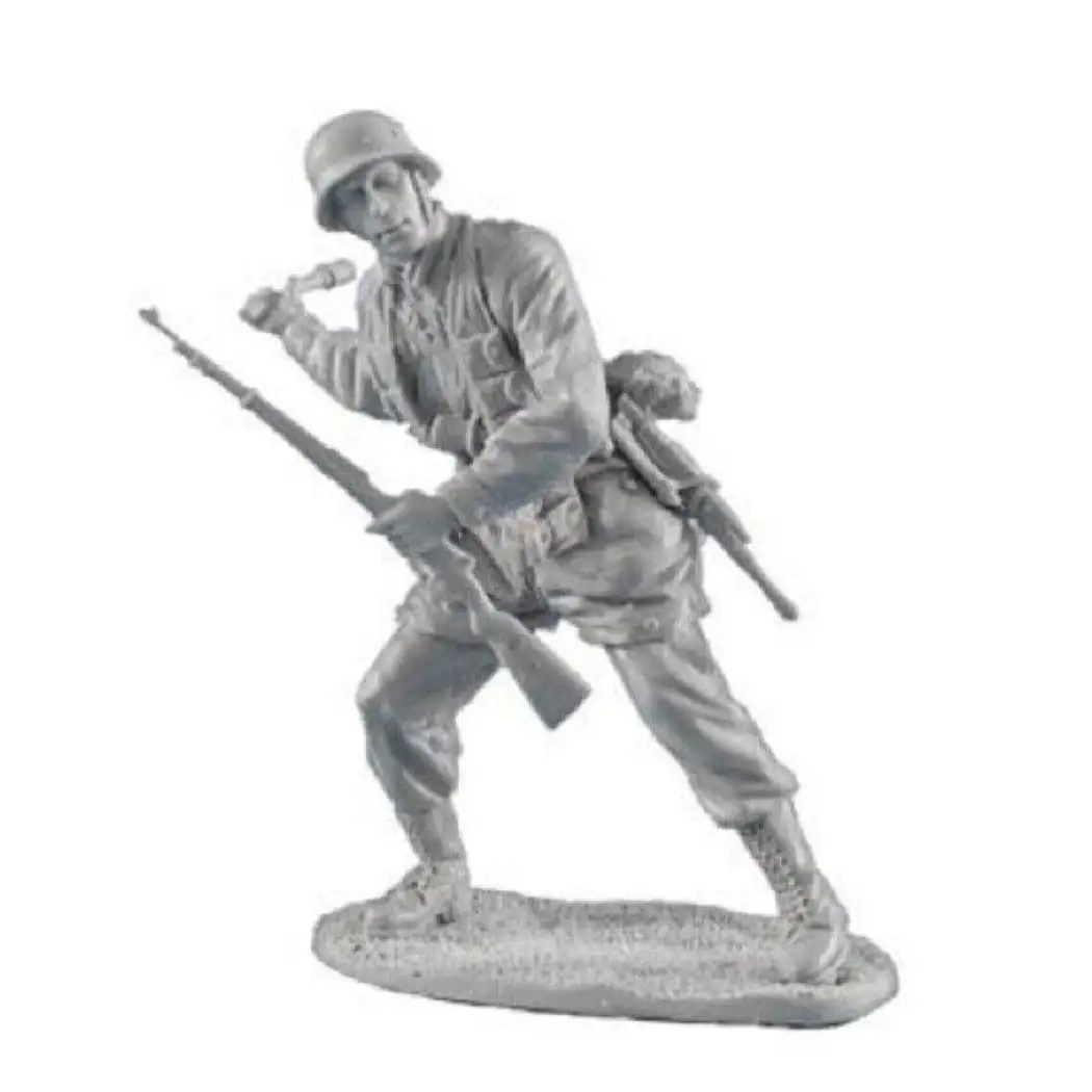 1/35 Resin Model Kit German Soldier Infantryman Throws a Grenade WW2 Unpainted - Model-Fan-Store