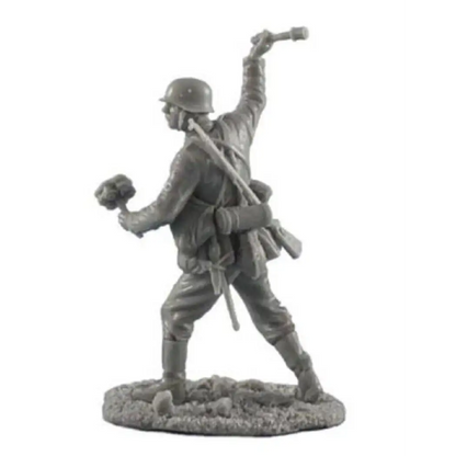 1/35 Resin Model Kit German Soldier Infantryman Throws a Grenade WW2 Unpainted - Model-Fan-Store