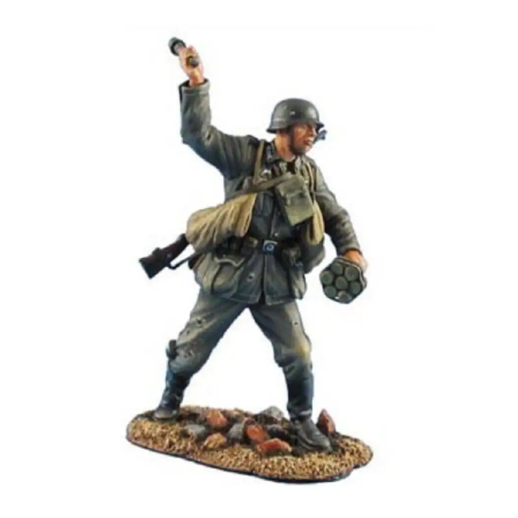 1/35 Resin Model Kit German Soldier Infantryman Throws a Grenade WW2 Unpainted - Model-Fan-Store