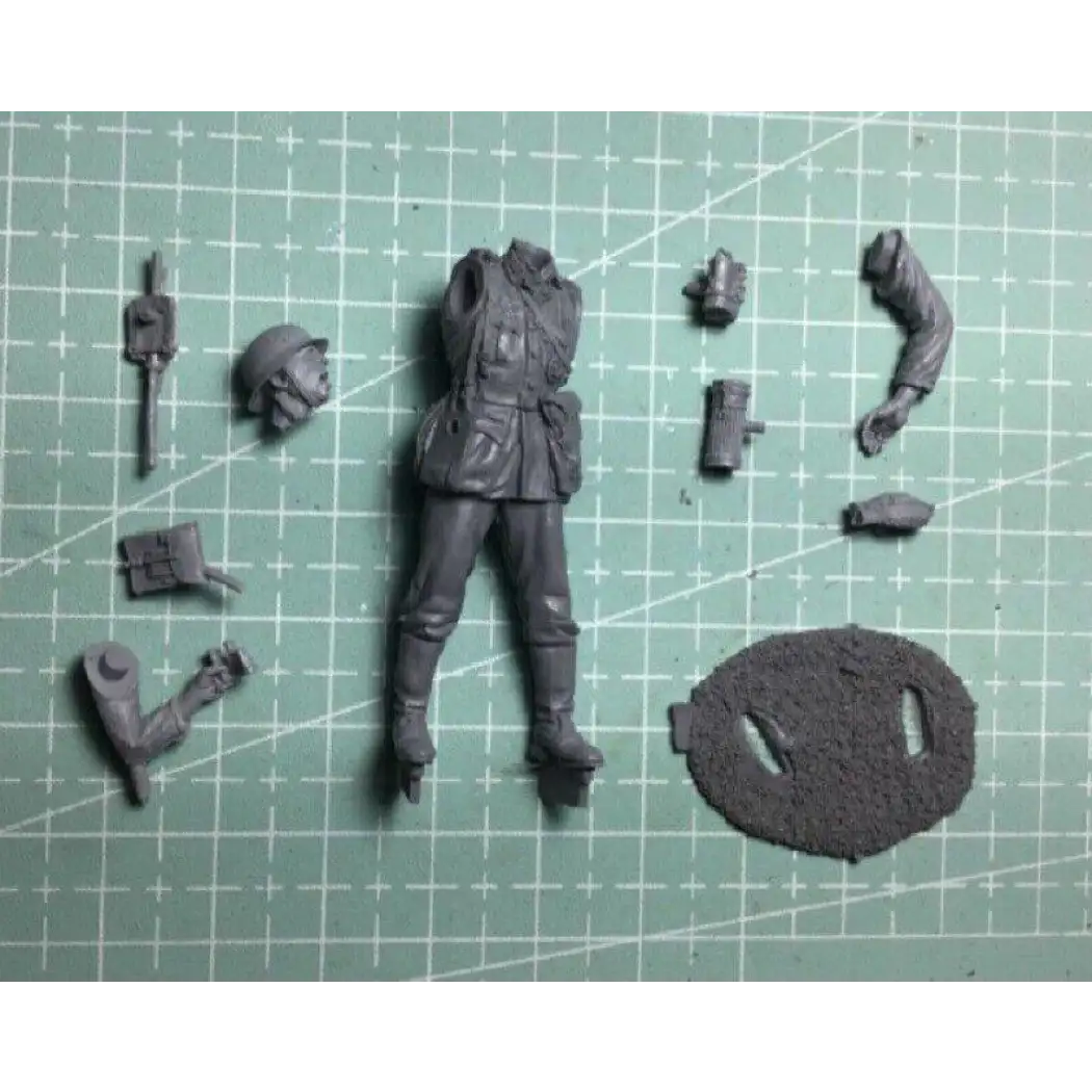 1/35 Resin Model Kit German Soldier Infantryman WW2 Unpainted - Model-Fan-Store