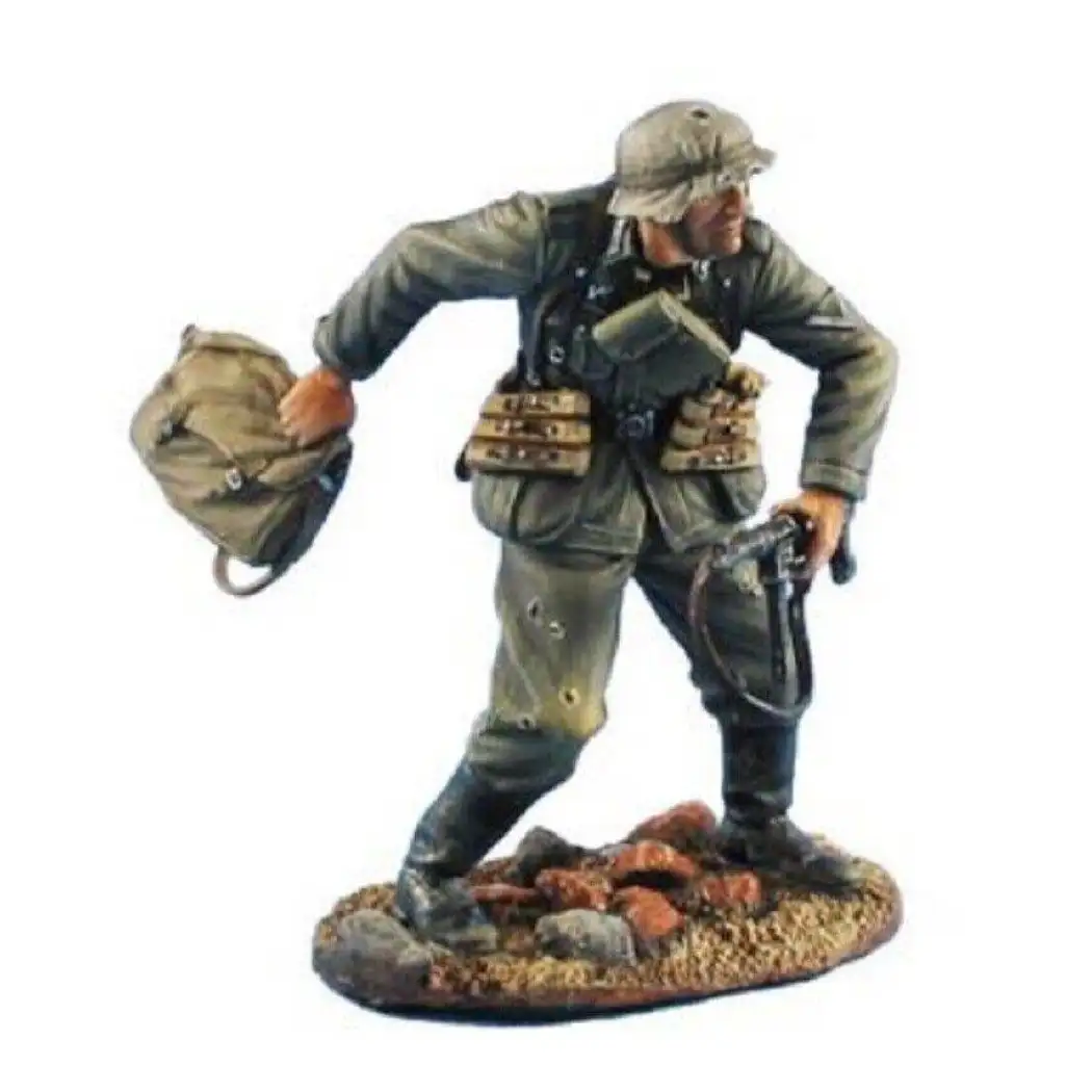 1/35 Resin Model Kit German Soldier Infantryman WW2 Unpainted - Model-Fan-Store