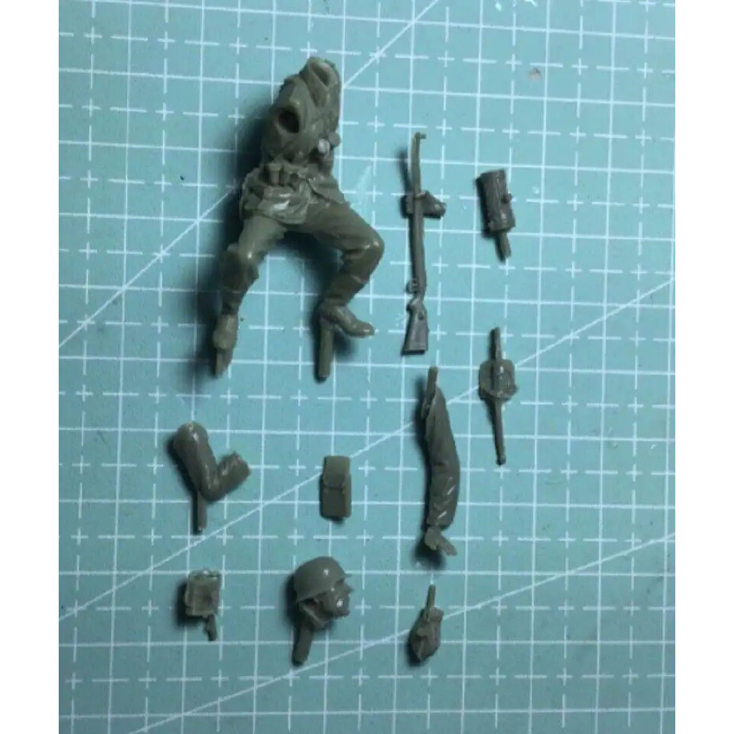 1/35 Resin Model Kit German Soldier Infantryman WW2 Unpainted - Model-Fan-Store