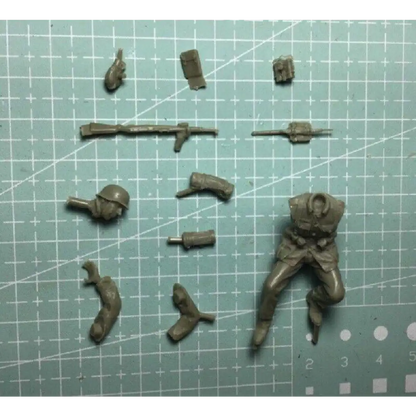 1/35 Resin Model Kit German Soldier Infantryman WW2 Unpainted - Model-Fan-Store