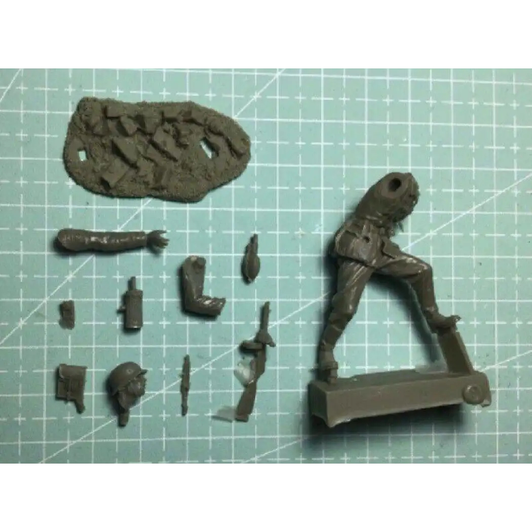 1/35 Resin Model Kit German Soldier Infantryman WW2 Unpainted - Model-Fan-Store