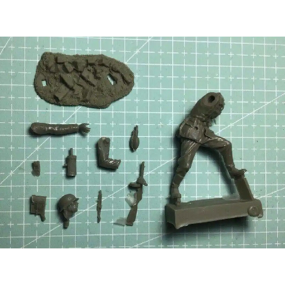 1/35 Resin Model Kit German Soldier Infantryman WW2 Unpainted - Model-Fan-Store