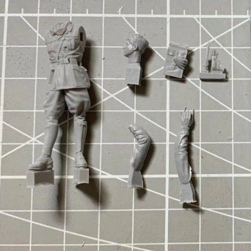 1/35 Resin Model Kit Italian Officer Soldier Africa WW2 Unpainted - Model-Fan-Store