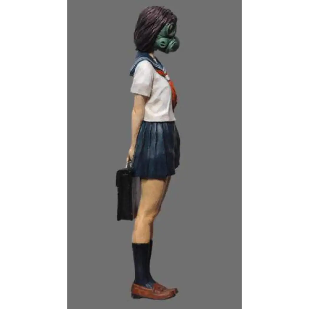 1/35 Resin Model Kit Modern Asian Girl in a Gas Mask Schoolgirl Unpainted - Model-Fan-Store