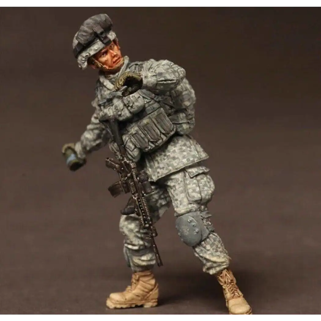 1/35 Resin Model Kit Modern US Army Soldier Throwing a Grenade Unpainted - Model-Fan-Store