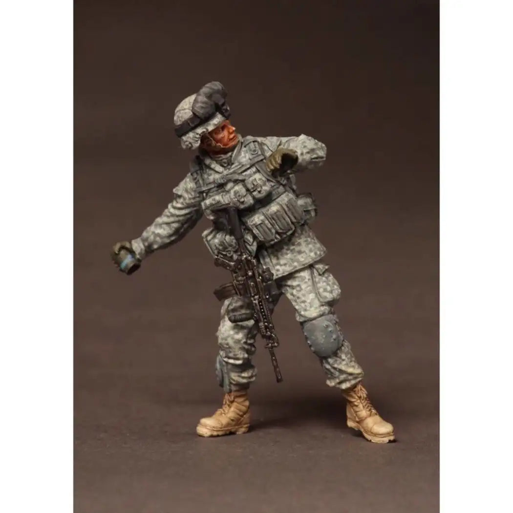 1/35 Resin Model Kit Modern US Army Soldier Throwing a Grenade Unpainted - Model-Fan-Store