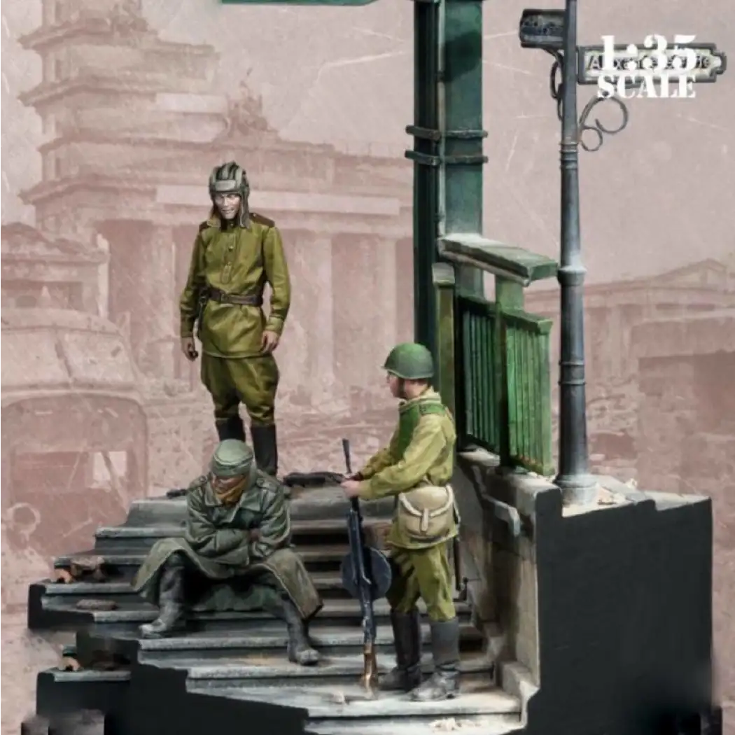 1/35 Resin Model Kit Soviet & German Soldiers Berlin WW2 Unpainted - Model-Fan-Store