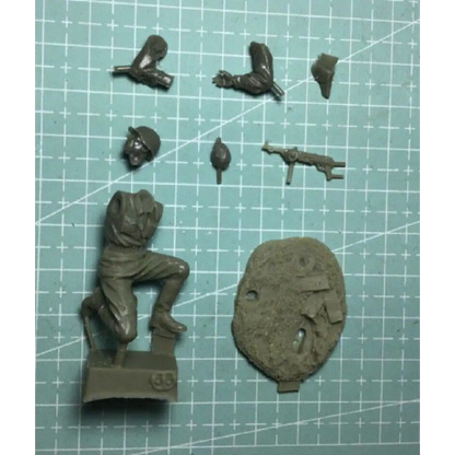 1/35 Resin Model Kit Soviet Soldier Infantryman Scout WW2 Unpainted - Model-Fan-Store