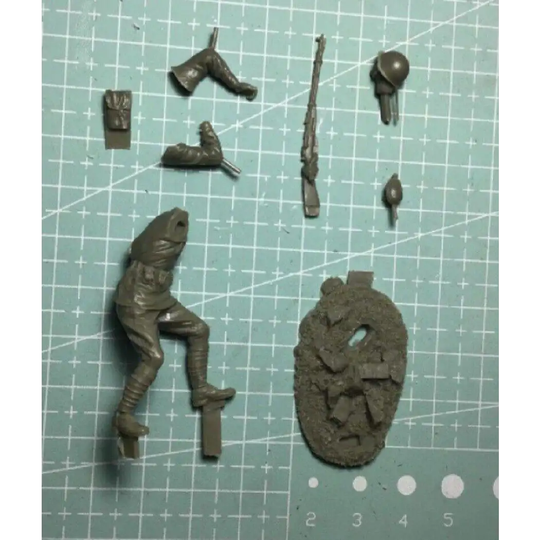 1/35 Resin Model Kit Soviet Soldier Infantryman Shooting Position WW2 Unpainted - Model-Fan-Store