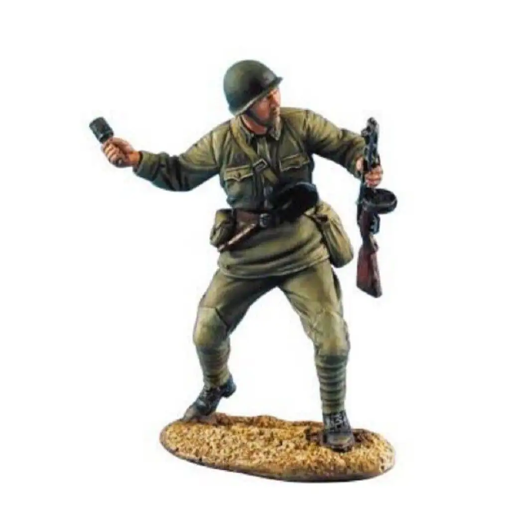 1/35 Resin Model Kit Soviet Soldier Infantryman Throws a Grenade WW2 Unpainted - Model-Fan-Store