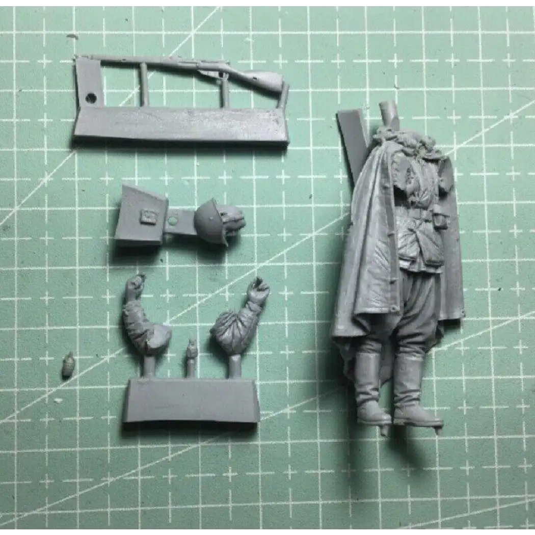 1/35 Resin Model Kit Soviet Soldier Infantryman WW2 Unpainted - Model-Fan-Store