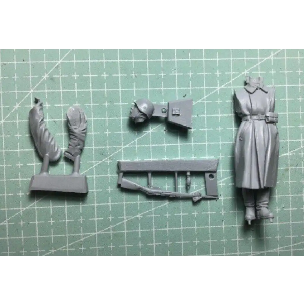 1/35 Resin Model Kit Soviet Soldier Infantryman WW2 Unpainted - Model-Fan-Store