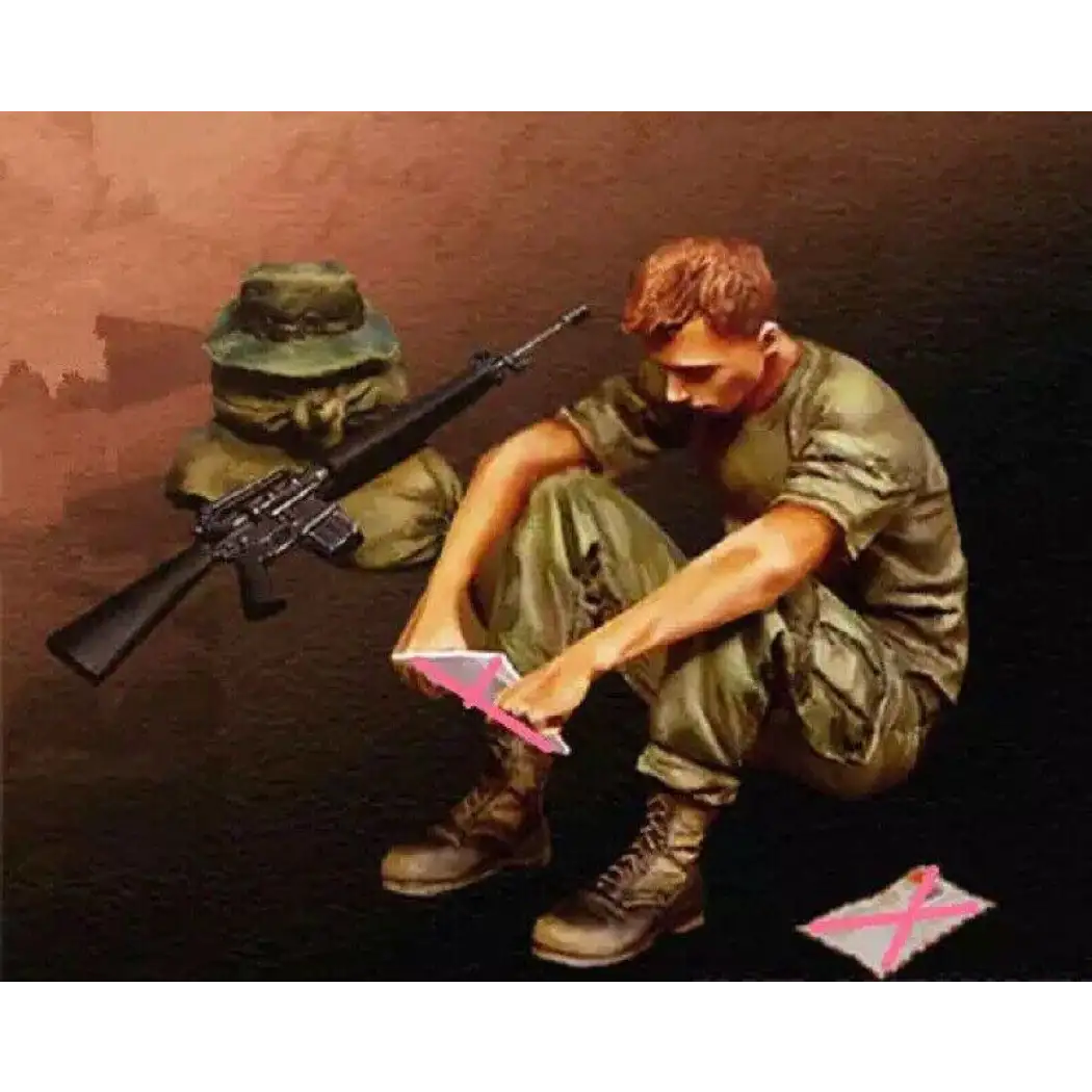 1/35 Resin Model Kit Vietnam War US Army Soldier Reading a Letter Unpainted - Model-Fan-Store