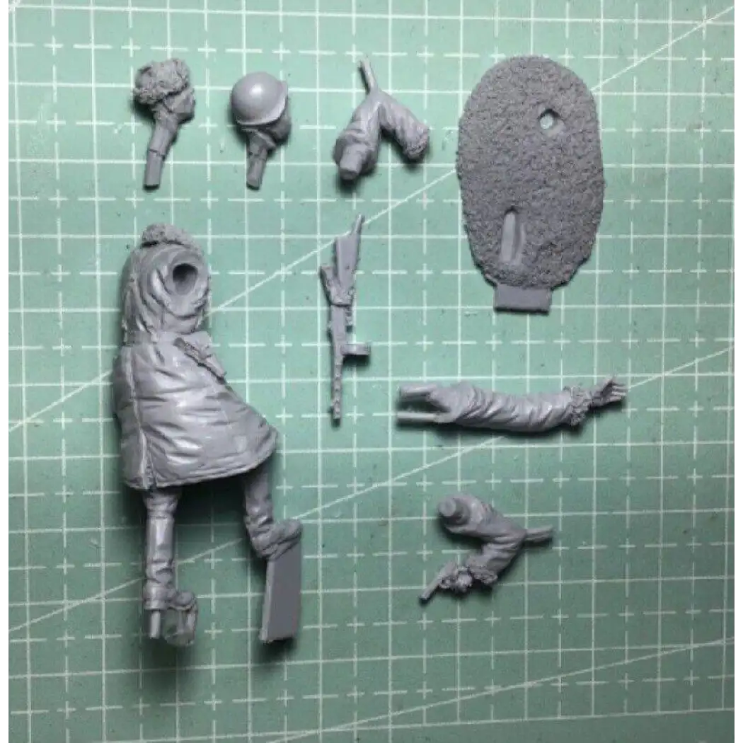 1/35 Resin Model Kit Winter Soviet Soldier Infantryman WW2 Unpainted - Model-Fan-Store