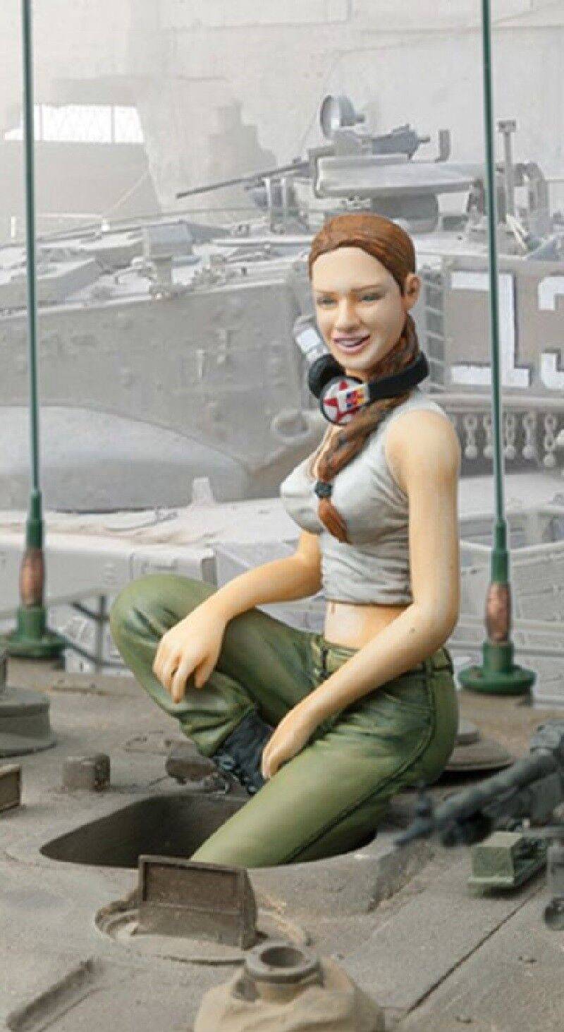 1/16 Resin Model Kit Beautiful Girl Military Soldier Unpainted - Model-Fan-Store