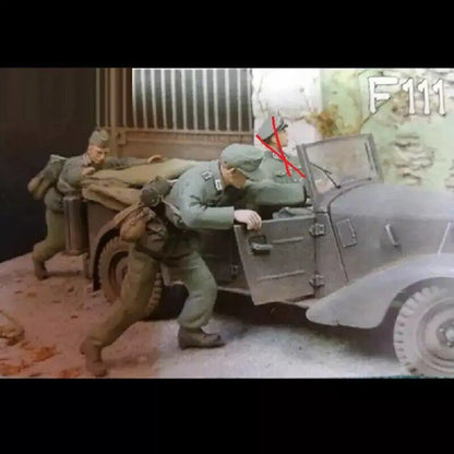 1/35 2pcs Resin Model Kit German Soldiers Pushing Car no car WW2 Unpainted - Model-Fan-Store