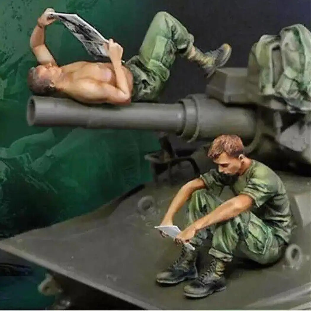 1/35 2pcs Resin Model Kit Vietnam War US Army Soldiers in Rest Unpainted - Model-Fan-Store