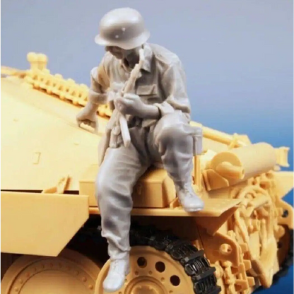 1/35 Resin Model Kit German Soldier Infantryman Tank Raider WW2 Unpainted - Model-Fan-Store