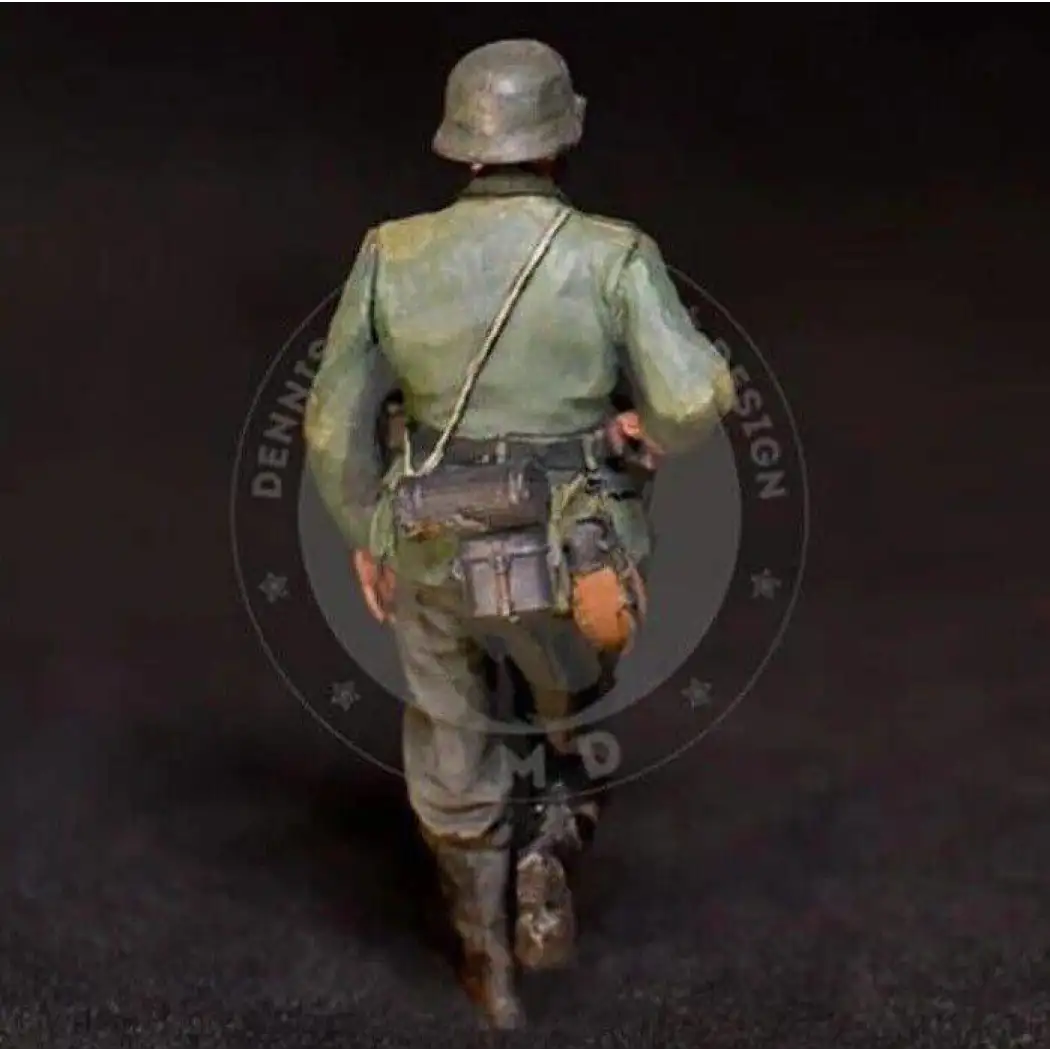 1/35 Resin Model Kit German Soldier Infantryman WW2 Unpainted - Model-Fan-Store