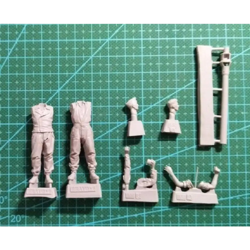 Unpainted Model Kit 1/35 2pcs Resin Model Kit German Soldiers Tank Crew (no gun) WW2 Unpai ...