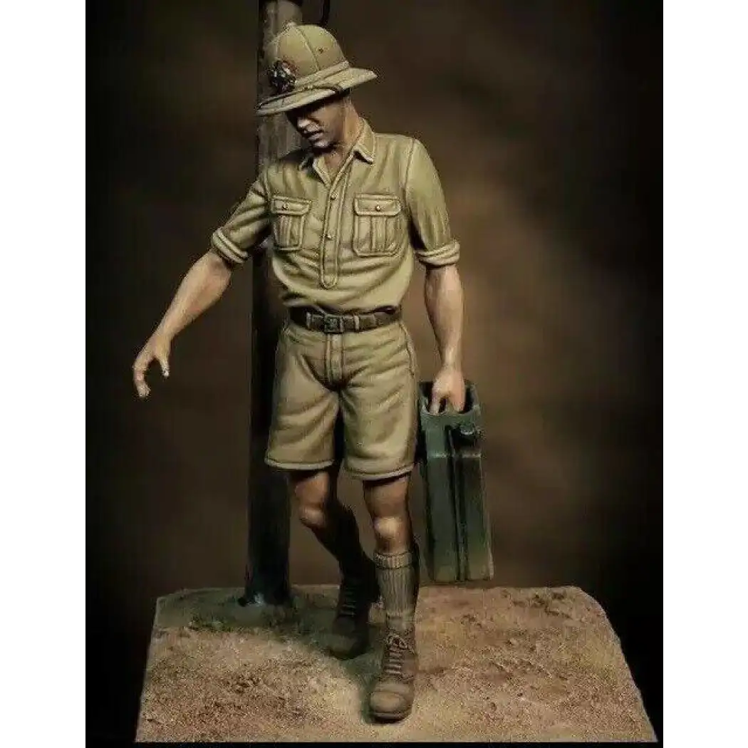 1/35 Resin Model Kit Italian Soldier Refuel Car Africa WW2 Unpainted - Model-Fan-Store