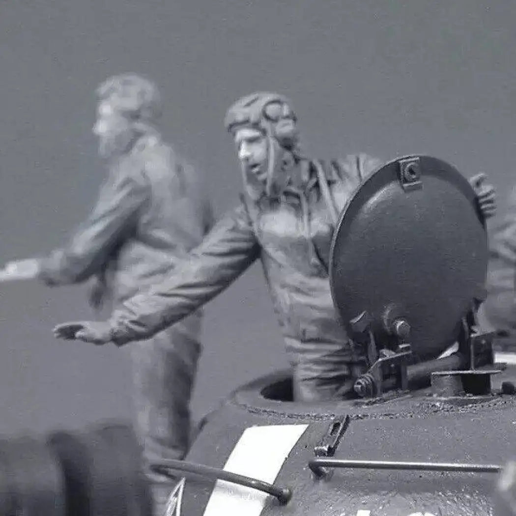 1/35 Resin Model Kit Soviet Soldiers Tank Crew WW2 Unpainted - Model-Fan-Store